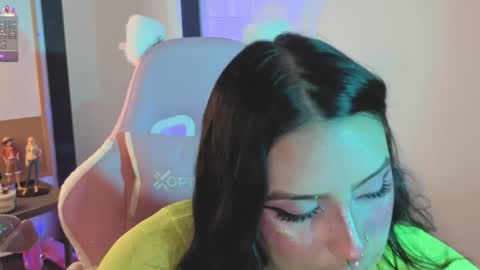 Snapshot of ashlynnlowe_ chatting on 22, 4, 2026 Ash online show from 22, 4, 2026
