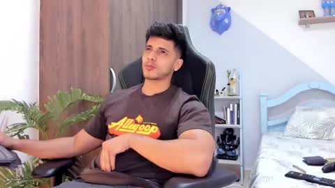 Snapshot of ashton_coleman_ chatting on 19, 12, 2024 my name real is camilo online show from 19, 12, 2024