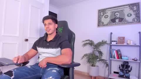 Snapshot of ashton_coleman_ chatting on 16, 9, 2025 my name real is camilo online show from 16, 9, 2025