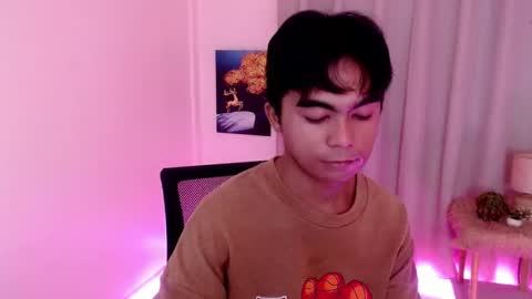 Snapshot of asiansromanticboy chatting on 31, 7, 2026 louiejay online show from 31, 7, 2026