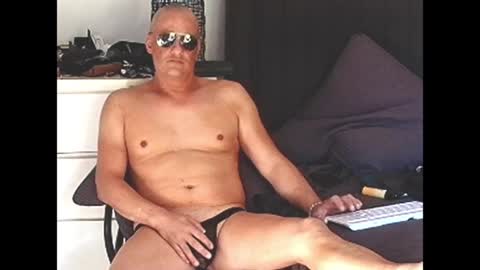 Snapshot of askil8802 chatting on 20, 4, 2026 askil8802 online show from 20, 4, 2026