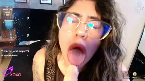 Snapshot of asshley_tyler chatting on 15, 9, 2025 ash online show from 15, 9, 2025