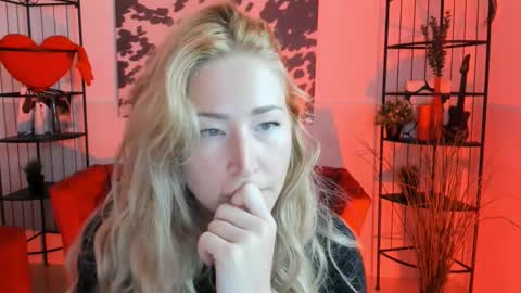 Snapshot of astramonroe chatting on 9, 9, 2025 astramonroe online show from 9, 9, 2025