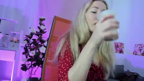 astramonroe online show from 19, 5, 2026