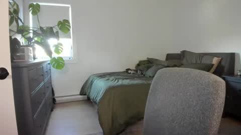 Snapshot of astridluxe chatting on 10, 10, 2025 Astrid Luxe online show from 10, 10, 2025