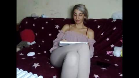 Snapshot of asyalu chatting on 5, 1, 2025 AsyaLu online show from 5, 1, 2025