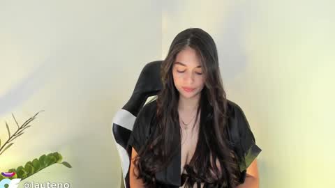 Snapshot of atena676 chatting on 23, 12, 2024 atena676 online show from 23, 12, 2024