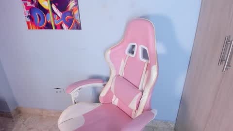 Snapshot of athenea__fox chatting on 18, 10, 2025 athenea__fox online show from 18, 10, 2025