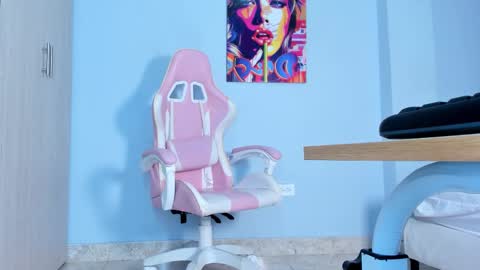 Snapshot of athenea__fox chatting on 8, 11, 2025 athenea__fox online show from 8, 11, 2025