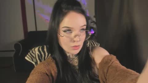 online every day between 10am-23pm online show from 14, 10, 2025