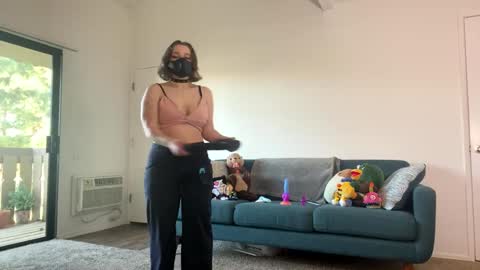 atomicfemboy02 online show from 8, 1, 2025