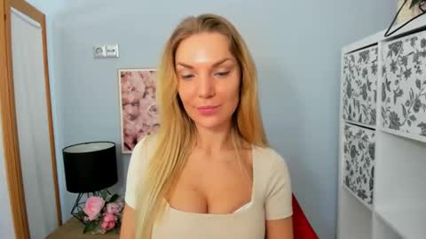 Snapshot of aullorasensual chatting on 15, 2, 2025 AulloraSensual online show from 15, 2, 2025