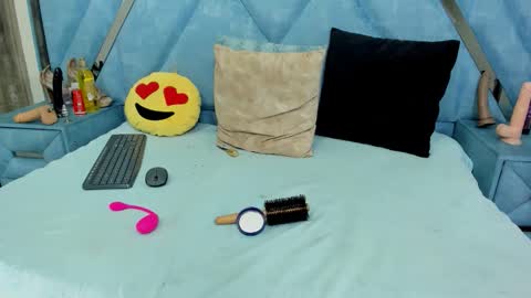 Monii Yi online show from 11, 4, 2026