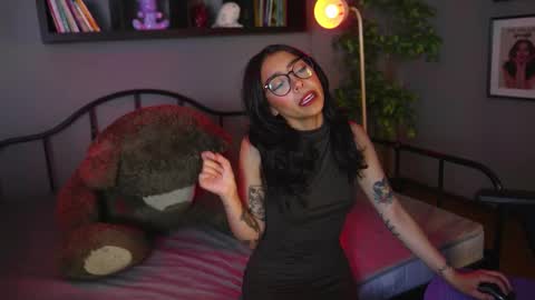  A U R A           online show from 10, 11, 2025