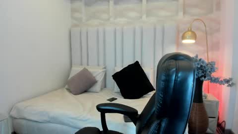 Snapshot of aurora_bellamont chatting on 9, 6, 2026 Aurora online show from 9, 6, 2026