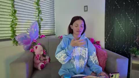 Snapshot of aurora_petitee chatting on 10, 6, 2026 Aurora online show from 10, 6, 2026
