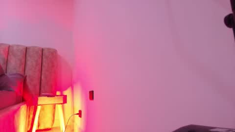 auroraa_miller online show from 12, 11, 2025