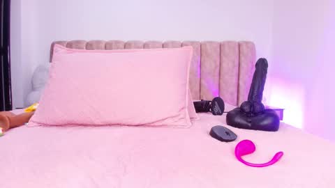 auroraa_miller online show from 18, 11, 2025