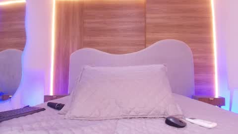 auroraa_miller online show from 14, 4, 2026