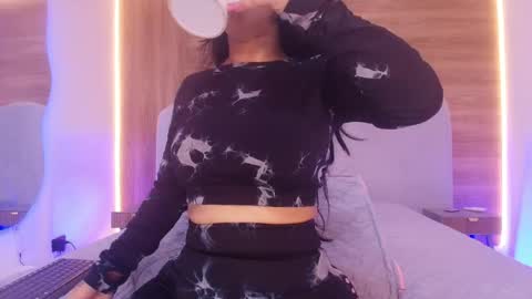 auroraa_miller online show from 17, 4, 2026