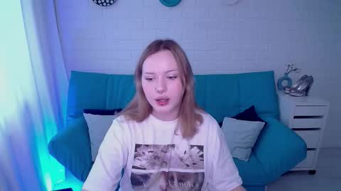 Snapshot of auroramour chatting on 7, 10, 2025 Aurora online show from 7, 10, 2025