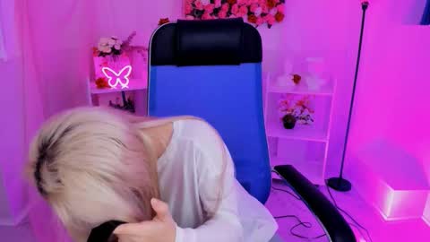 aurorawrenfield online show from 11, 9, 2025