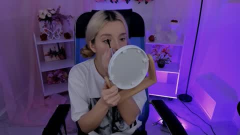 aurorawrenfield online show from 30, 9, 2025