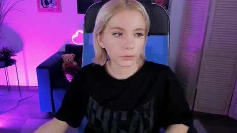 aurorawrenfield online show from 18, 12, 2025