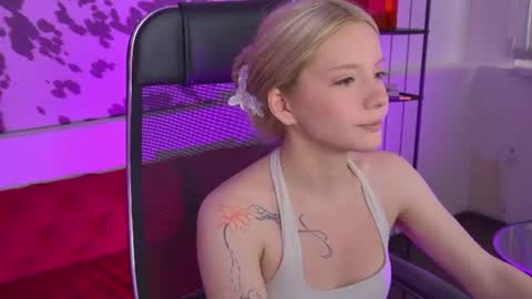 Snapshot of aurorawrenfield chatting on 22, 6, 2026 aurorawrenfield online show from 22, 6, 2026
