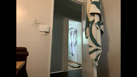 Snapshot of aussielovingxxx chatting on 16, 12, 2025 Milf4u online show from 16, 12, 2025