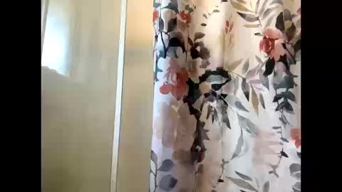 Snapshot of aussielovingxxx chatting on 17, 12, 2025 Milf4u online show from 17, 12, 2025