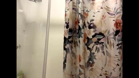 Snapshot of aussielovingxxx chatting on 19, 12, 2025 Milf4u online show from 19, 12, 2025