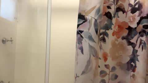 Snapshot of aussielovingxxx chatting on 3, 2, 2026 Milf4u online show from 3, 2, 2026