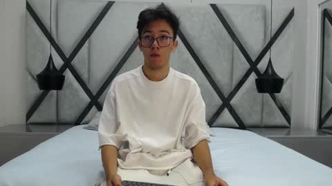 austinreeds online show from 18, 10, 2025