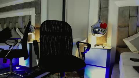 austinreeds online show from 7, 3, 2026