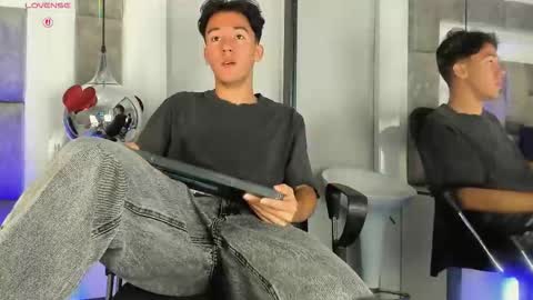 austinreeds online show from 22, 3, 2026