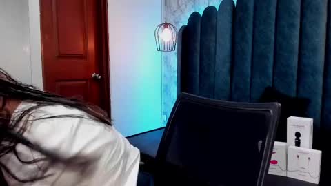 Snapshot of ava_broown chatting on 19, 2, 2025 online show from 19, 2, 2025