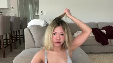 Snapshot of ava_petite_ chatting on 27, 4, 2026 Little Ava online show from 27, 4, 2026