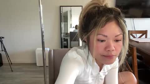 Snapshot of ava_petite_ chatting on 29, 4, 2026 Little Ava online show from 29, 4, 2026