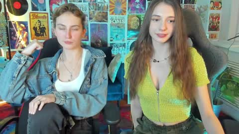 Snapshot of aveangela chatting on 10, 1, 2025 Avie online show from 10, 1, 2025