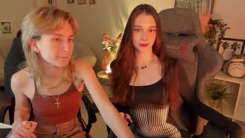 Snapshot of aveangela chatting on 16, 1, 2025 Avie online show from 16, 1, 2025