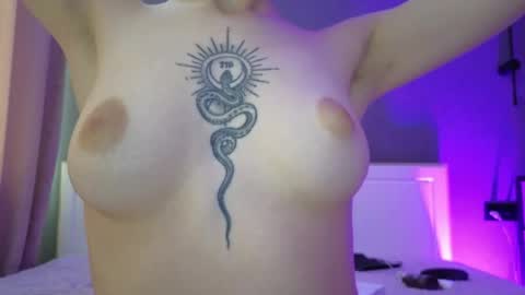 Snapshot of avgustina_love chatting on 3, 5, 2026 avgustina_love online show from 3, 5, 2026