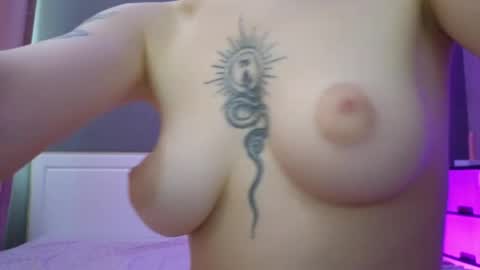 Snapshot of avgustina_love chatting on 23, 5, 2026 avgustina_love online show from 23, 5, 2026