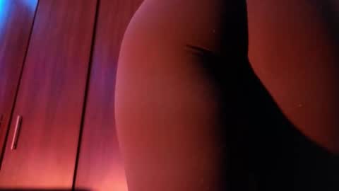 Saraaaa independent model 3 online show from 17, 12, 2025