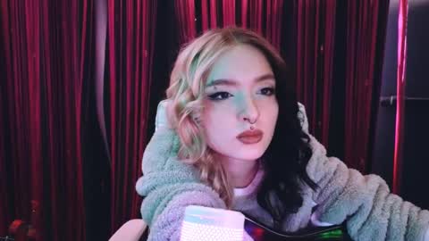 Snapshot of avi_nile chatting on 11, 3, 2025 Avriel online show from 11, 3, 2025