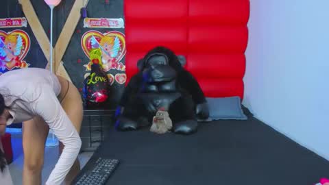 avi_thomsonn online show from 24, 2, 2026