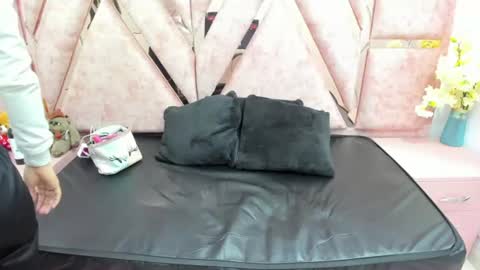 Snapshot of avi_thomsonn_ chatting on 17, 7, 2026 avi_thomsonn_ online show from 17, 7, 2026