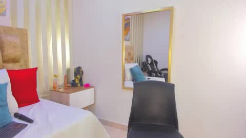 AVIS  online show from 4, 11, 2025