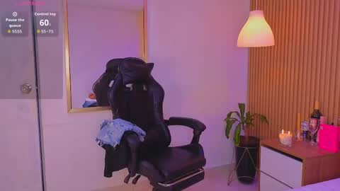 Snapshot of avis_lara chatting on 28, 5, 2026 AVIS online show from 28, 5, 2026