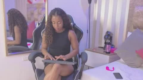 Snapshot of avis_lara chatting on 30, 6, 2026 AVIS online show from 30, 6, 2026